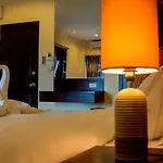 Lucky Inn Suites
